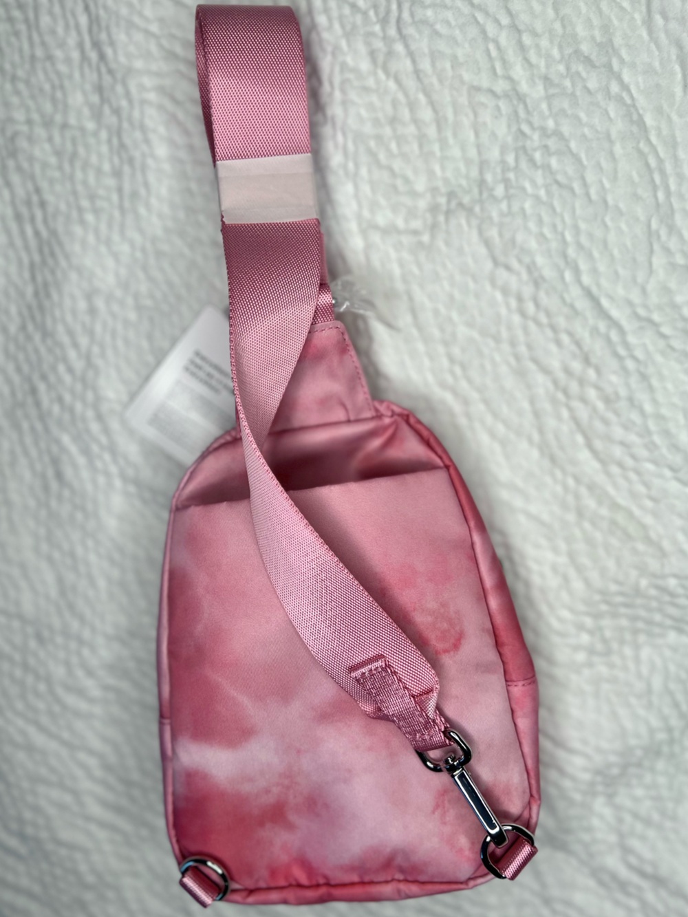 Lululemon Everywhere Sling Bag Small 2L Smoothie Print Strawberry Multi NWT - Picture 5 of 5